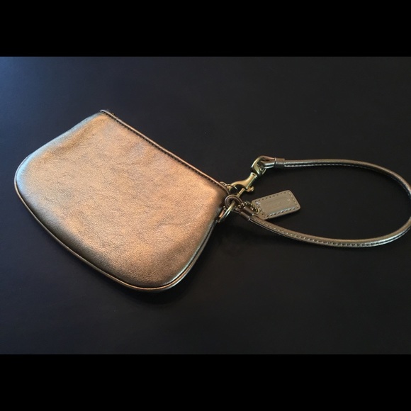Coach Wristlet Gold * New * - Picture 2 of 2
